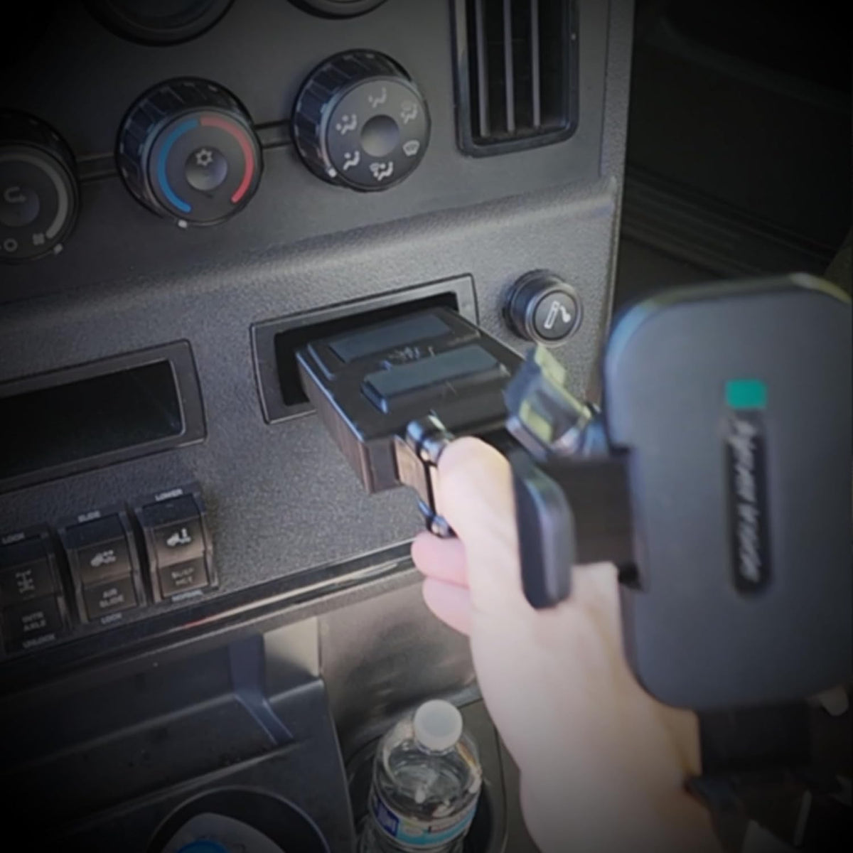The Original Smash Mount FL Cascadia HD Phone Holder Kit | Made in the USA | 2018-2026 1 Inch RAM Compatible Accessories Holder for Semi Truck (Phone Mount Kit)